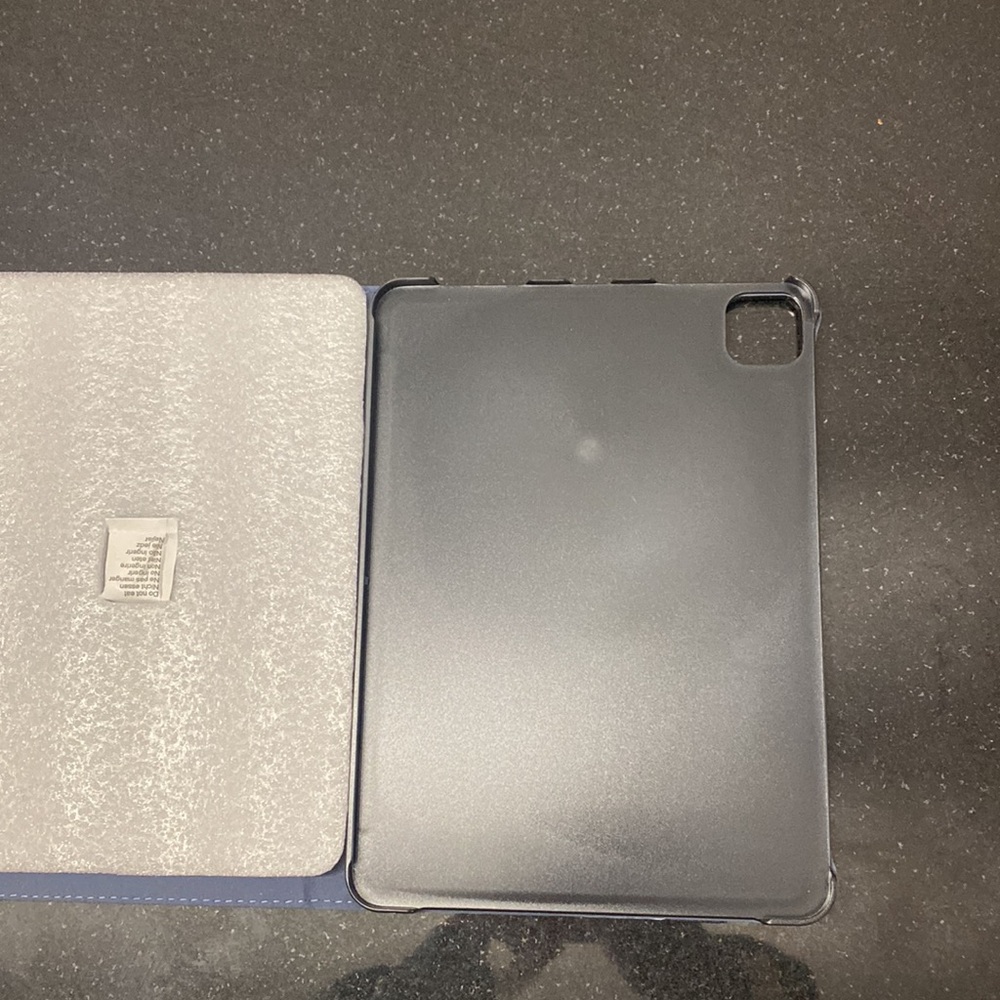 Brand new iPad cover. - Picture 4 of 8